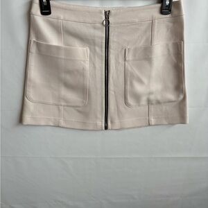 RACHEL Rachel Roy Cream Mini Skirt with Front Pockets. Size 8. INV25/374